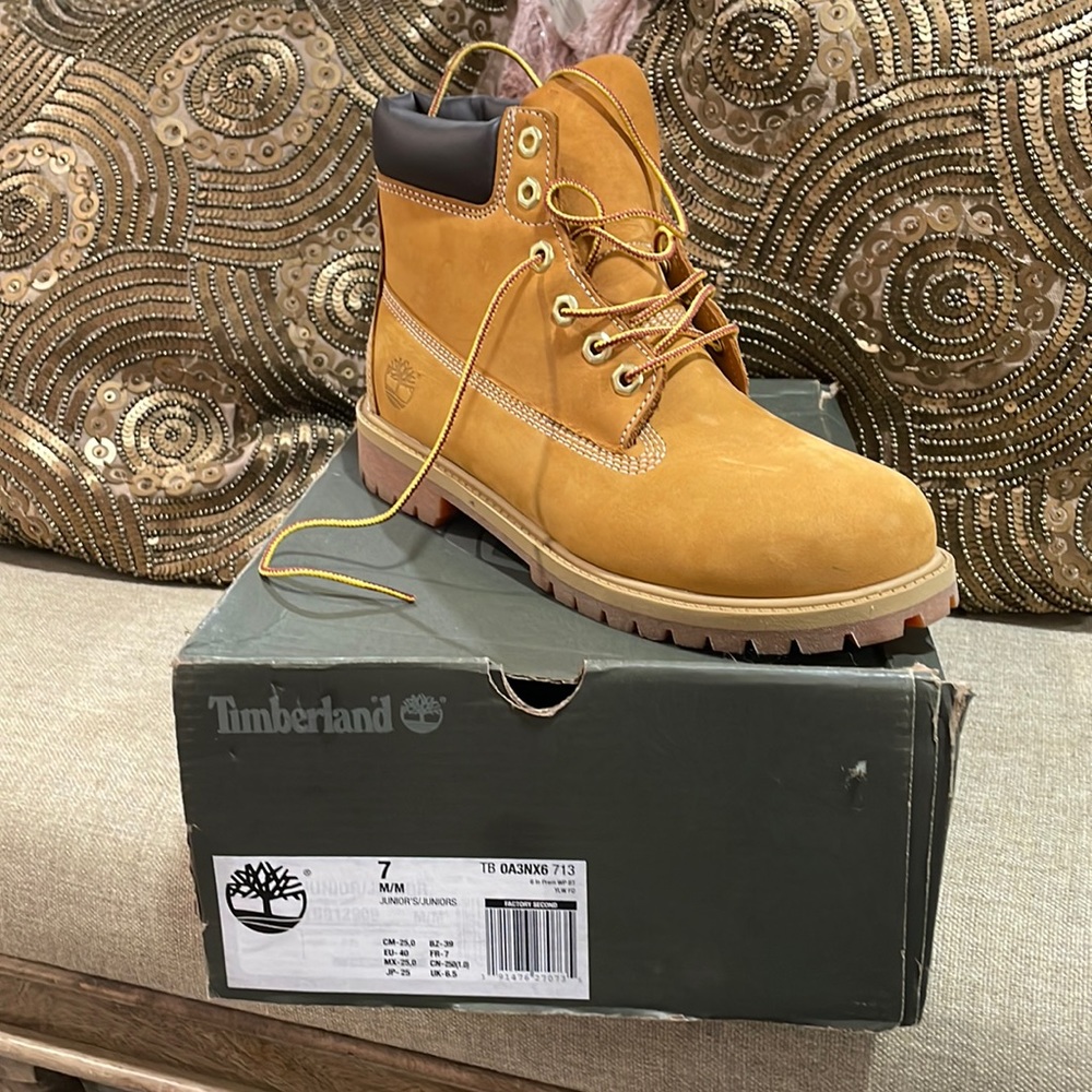 Tan Timberland boot. Size 7. Never worn